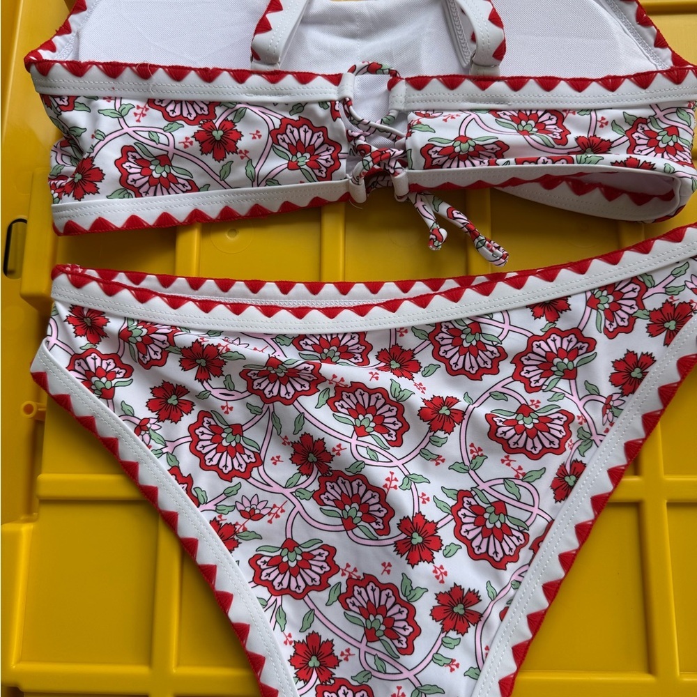 Floral Red and White Bikini Set - Picture 6 of 8